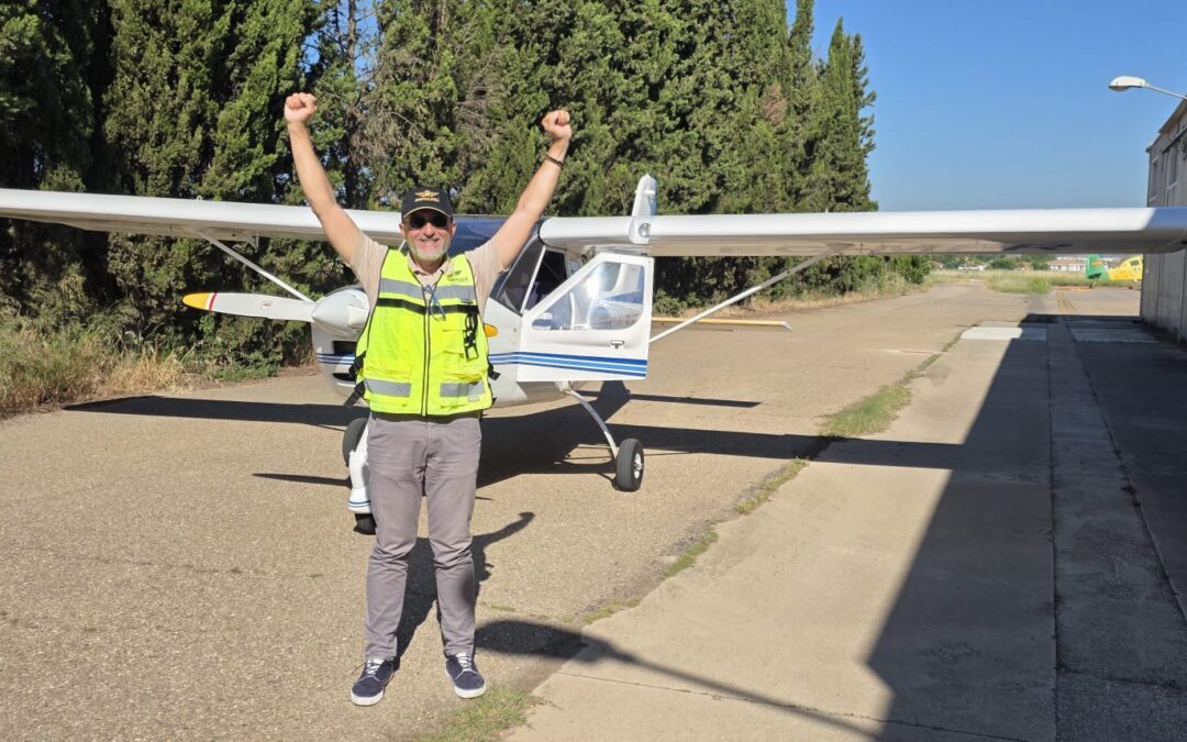 Diego realiza su primera suelta en solitario en el Aeropuerto de Córdoba